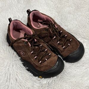 Keen brown and pink lace up woman’s youth hiking shoes size 6